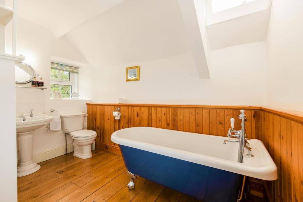 Plas Newydd With Swimming Pool, Fire Pit, And Log Fires Villa Rhiw Екстериор снимка