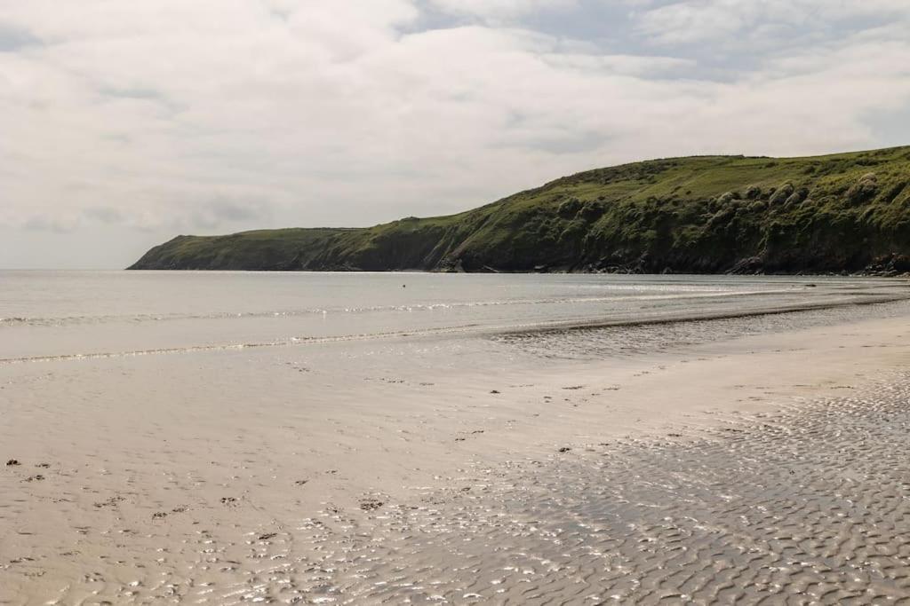 Plas Newydd With Swimming Pool, Fire Pit, And Log Fires Villa Rhiw Екстериор снимка