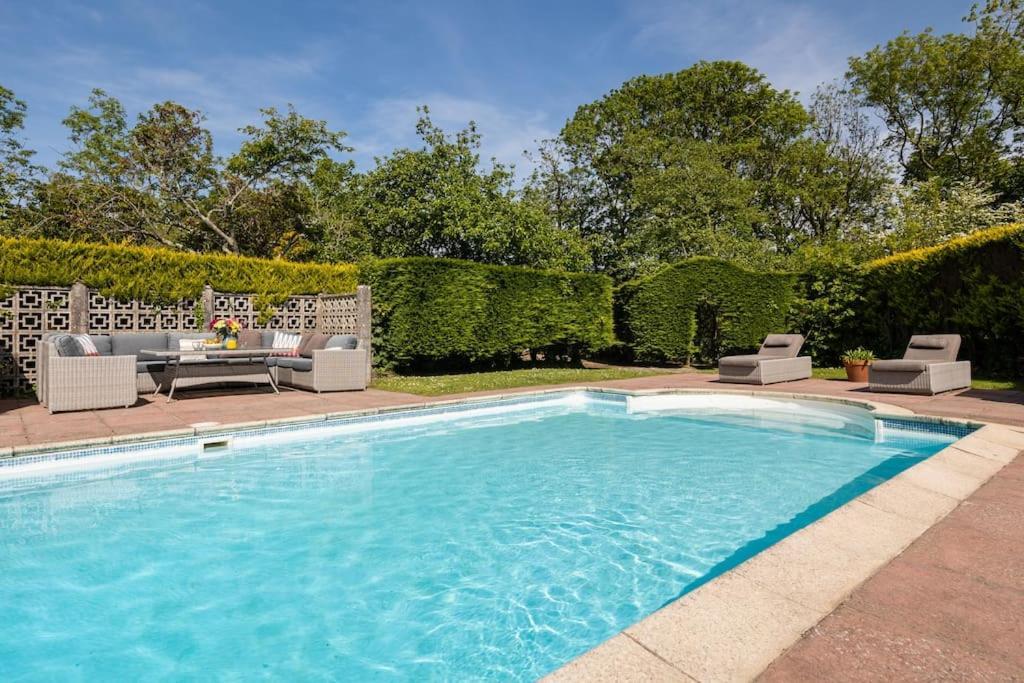 Plas Newydd With Swimming Pool, Fire Pit, And Log Fires Villa Rhiw Екстериор снимка