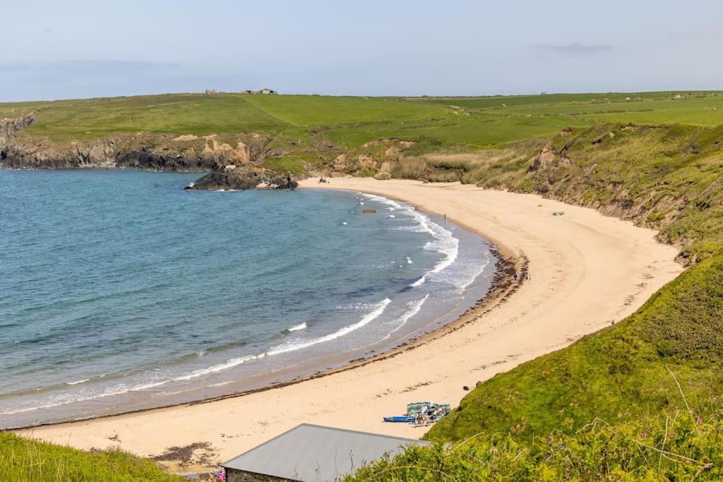 Plas Newydd With Swimming Pool, Fire Pit, And Log Fires Villa Rhiw Екстериор снимка