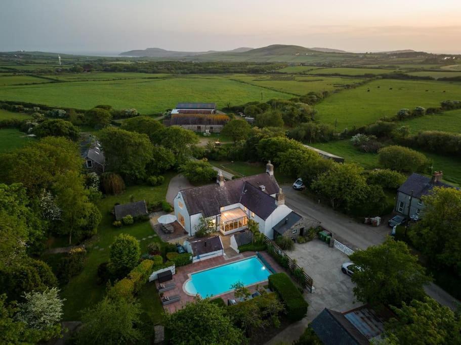 Plas Newydd With Swimming Pool, Fire Pit, And Log Fires Villa Rhiw Екстериор снимка